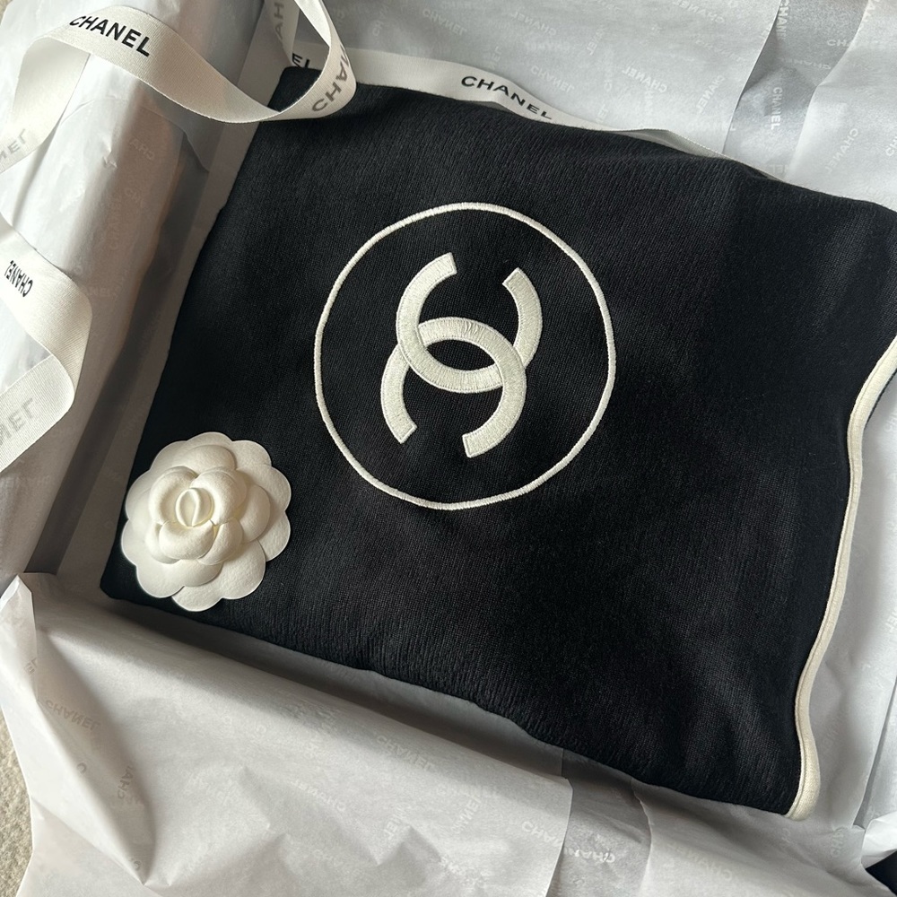 BNIB Chanel cashmere scarf stole